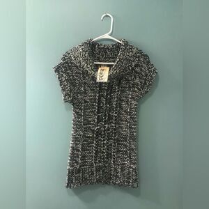 NWT … MUDD “Size: M” Knitted Sweater